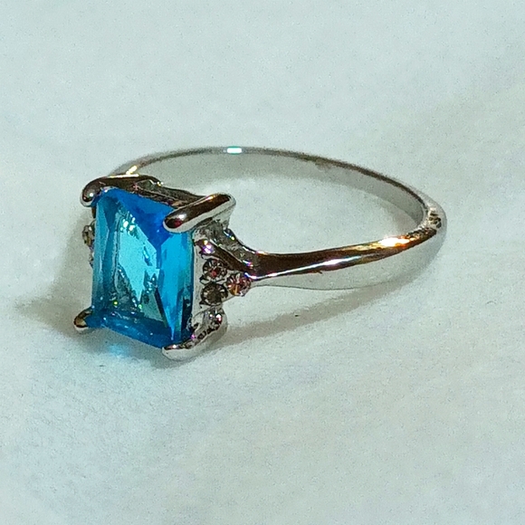 🆕 Beautiful Sea Blue Zircon Ring 💍 - Picture 3 of 6